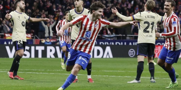 El Atlético pasa por encima del Barcelona y se acerca a La Cartuja