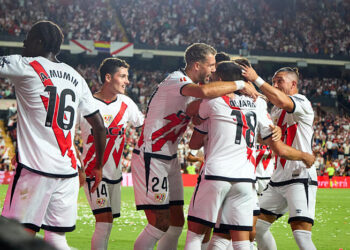 El Rayo Vallecano celebrando un gol ante el FC Barcelona