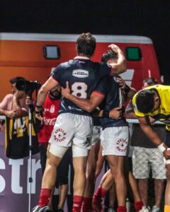 La franquicia debutante Capibaras XV derrotó a Peñarol que estiró la maldición del campeón en el encuentro inicial