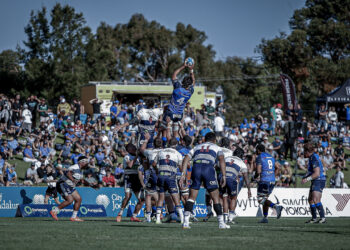 El segunda línea argentino Franco Molina en acción con Western Force ante Blues
