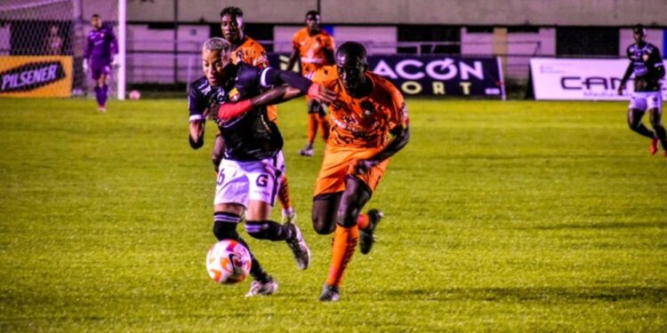 Partidazo entre Libertad FC y Barcelona SC