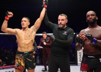 Costello defendió su cinturón