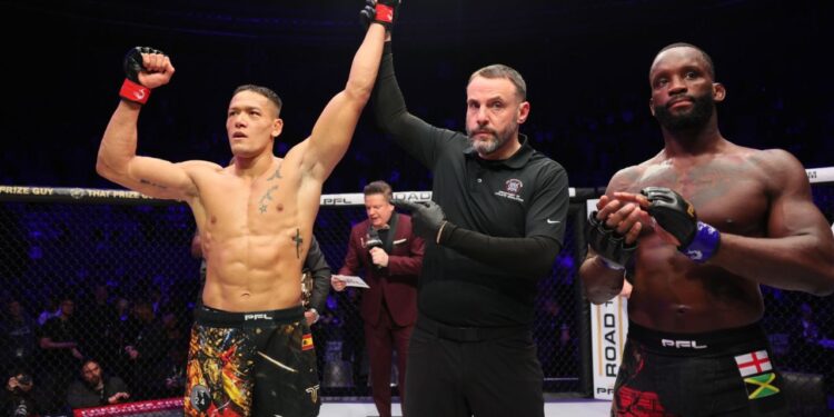 Costello defendió su cinturón