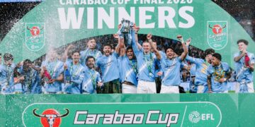 Los jugadores del City levantan la Carabao Cup | Foto: Manchester City