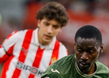 El partido se suspendió ayer por el fallecimiento de un aficionado del equipo asturiano y se reanudó hoy con empate sin goles