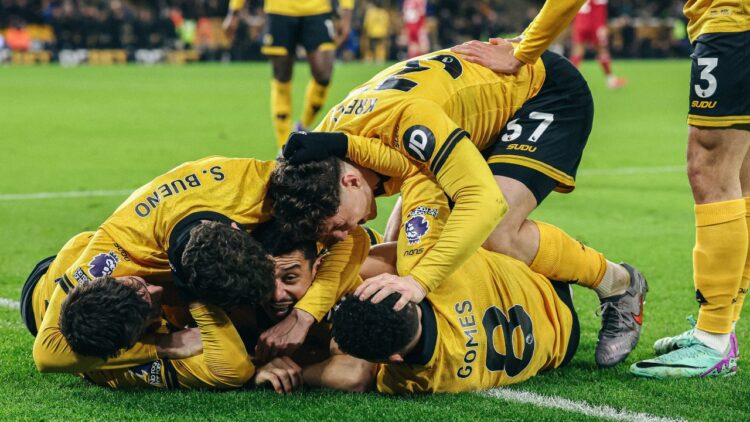 Jugadores de los Wolves celebrando su segundo gol. | Foto: Wolves