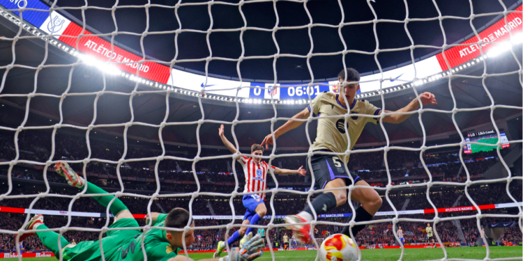 Julián Álvarez frente al FC Barcelona / Foto: Atlético de Madrid