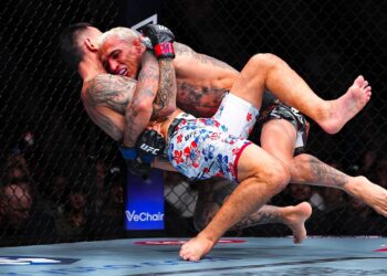 Oliveira dominó a Holloway y es nuevo BMF