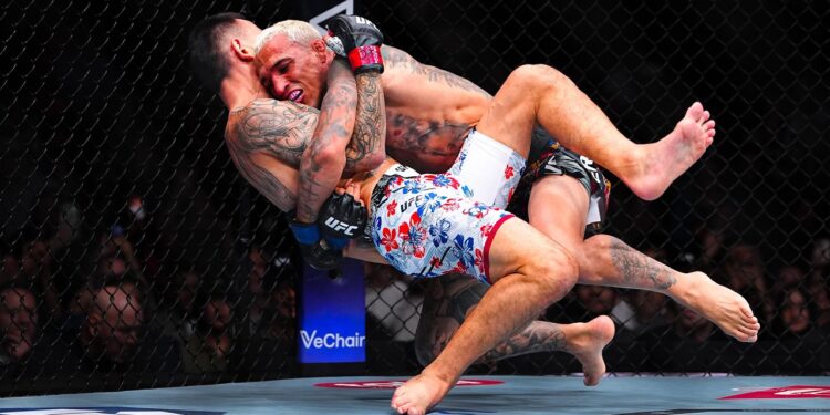 Oliveira dominó a Holloway y es nuevo BMF