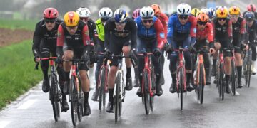 Paris-Nice cuarta etapa complicada bajo la lluvia