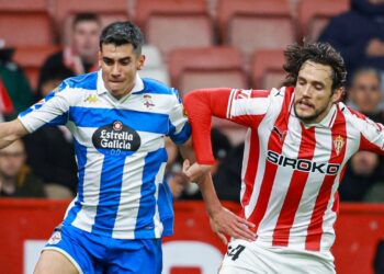 Villares, capitán del Dépor, durante el partido ante el Sporting. | Foto: RC Deportivo