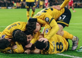 Wolves´ players celebrate their second goal against Liverpool. | Photo: Premier League