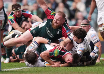 Jugadores de Los Pumas en acción durante la fecha 11 de la Premiership inglesa