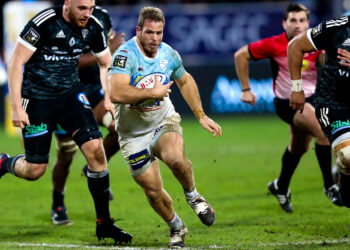 Jugadores de Los Pumas en acción durante la fecha 19 del Top 14 de Francia