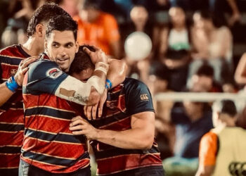 Jugadores de Dogos XV festejan un try ante Selknam por la fecha 4 del Super Rugby Americas en Córdoba