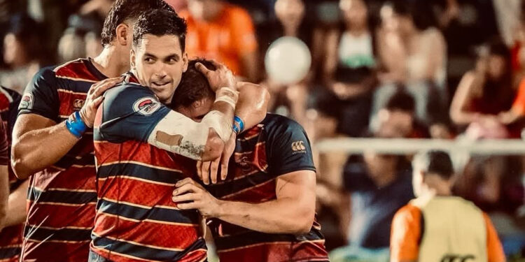 Jugadores de Dogos XV festejan un try ante Selknam por la fecha 4 del Super Rugby Americas en Córdoba
