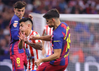 Falta de Gerard Martín a Thiago Almada en el Atlético de Madrid vs FC Barcelona / Fuente: Atlético de Madrid