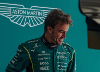 Fernando Alonso con el Aston Martin Valkyrie LM / Fuente: Fernando Alonso