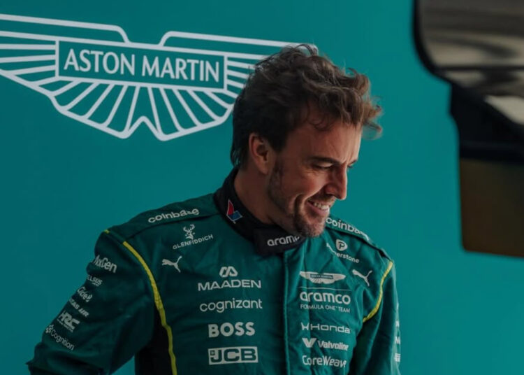 Fernando Alonso con el Aston Martin Valkyrie LM / Fuente: Fernando Alonso