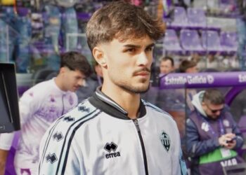 Lucas Alcázar, el lateral revelación de Segunda