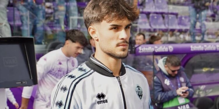 Lucas Alcázar, el lateral revelación de Segunda