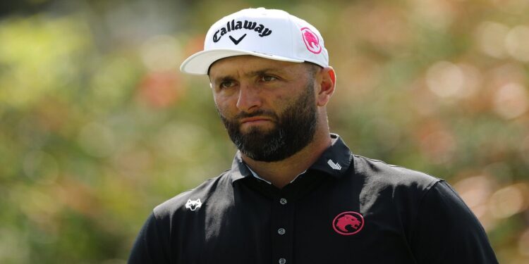 Jon Rahm, concentrado durante una ronda en el LIV Golf
