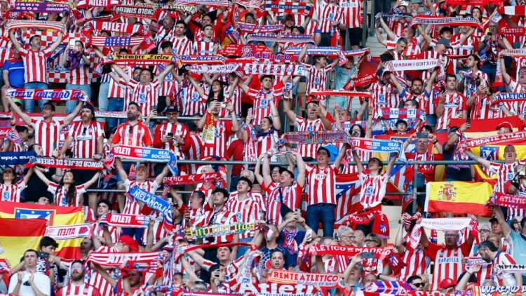 La afición del Atlético de Madrid animando al equipo en Sevilla / Fuente: Atlético de Madrid