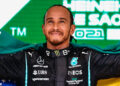 Lewis Hamilton celebrando con la bandera de Brasil / Fuente: Mercedes-AMG PETRONAS F1 Team
