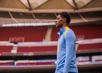 Rashford entrenando en el césped del Metropolitano. | Foto: FC Barcelona
