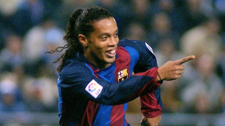 Ronaldinho jugando con el FC Barcelona / Fuente: LALIGA