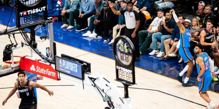 SGA anota triple contra los Suns