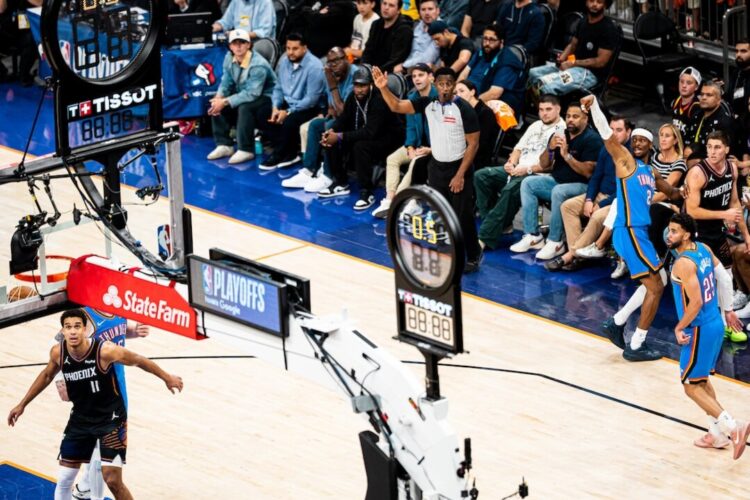 SGA anota triple contra los Suns