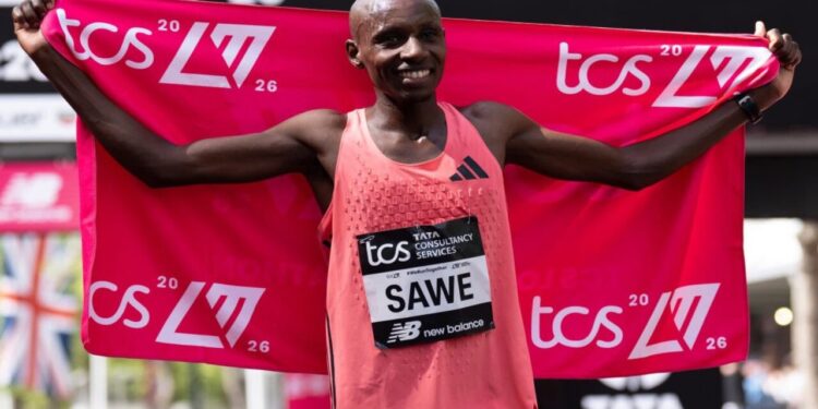 Sebastian Sawe celebra su triunfo histórico en Londres