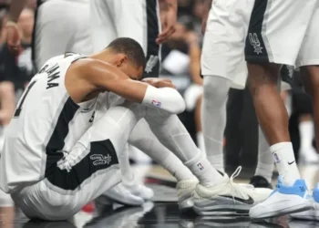 Preocupación por Wembanyama y LeBron pone el 2-0