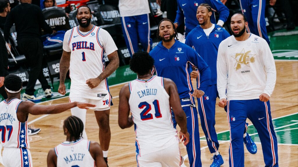 Sixers celebrando en Boston