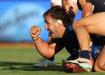 Franco Molina celebrando uno de sus tres tries con Western Force
