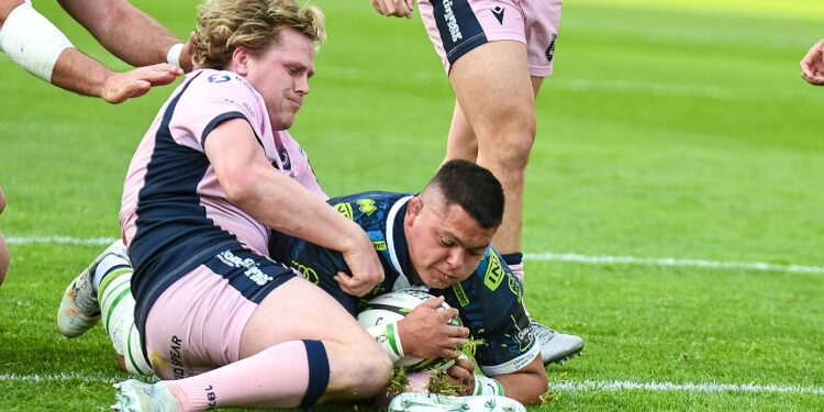 Thomas Gallo llega al try con Benetton en la Challenge Cup