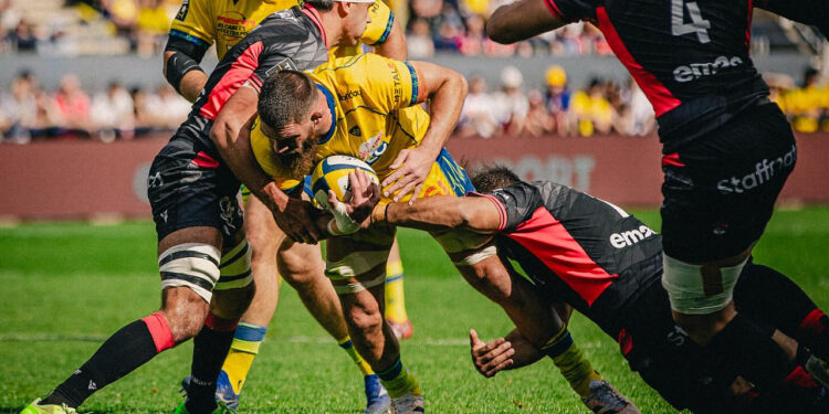 Marcos Kremer, uno de los goleadores de la fecha en acción con Clermont ante Lyon en el Top 14