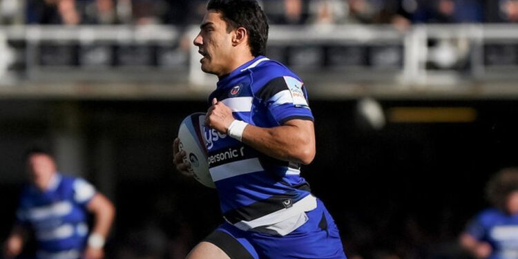 Santiago Carreras y uno de sus dos tries con Bath ante Harlequins
