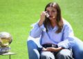 Alexia Putellas, entre lágrimas junto a su balón de Oro