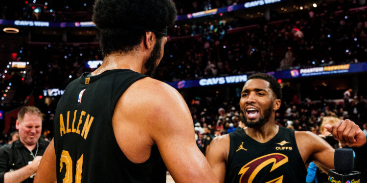 Allen con Mitchell en juego 7 de primera ronda