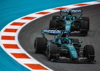Ambos Aston Martin corriendo durante el GP de Miami / Fuente: Aston Martin Aramco F1 Team