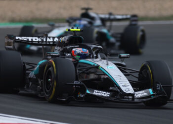Ambos Mercedes en pista durante el GP de China 2026 / Fuente: Mercedes-AMG PETRONAS F1 Team