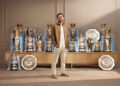 Bernardo Silva posando con todos los títulos que ha ganado en el Manchester City / Fuente: Manchester City