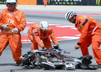 Restos en pista tras el accidente en Montmeló