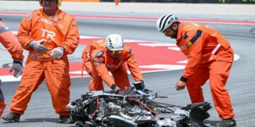 Restos en pista tras el accidente en Montmeló