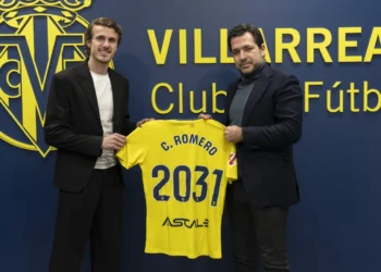 Carlos Romero regresa al Villarreal tras su cesión y renueva hasta 2031