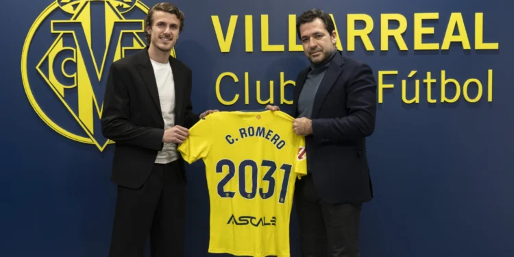 Carlos Romero regresa al Villarreal tras su cesión y renueva hasta 2031