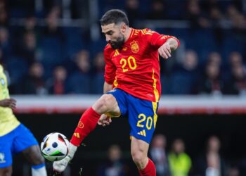 Carvajal en un enfrentamiento de España ante Brasil. |Foto: SE Fútbol