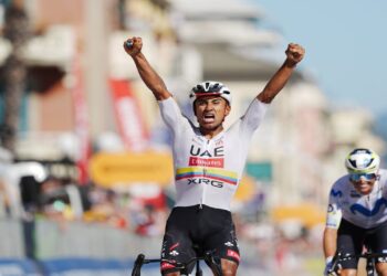 Narváez celebra su dominio en el Giro